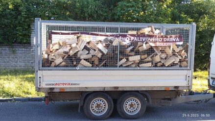 Palivové dřevo mix měkké  a tvrdé  50/50 % , 6 sypaných metrů doprava zdrama do 15 km