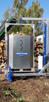 Palivové drevo je balné strojem Binderberger  nádoba 1.4m3 