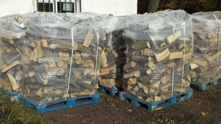 Palivové dřevo tvrdé Buk 1,4 m3  skladem 6 palet 33 cm