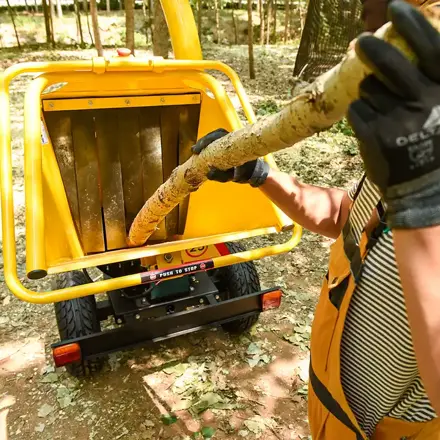 Dřevní štěpka směs větší trakce 50 l pytel